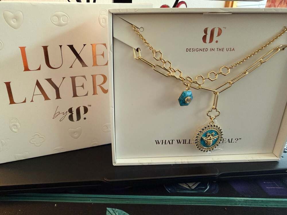 Luxe Layer by 8P Queen Energy NK14770 Turquoise Magnesite Bee Necklace